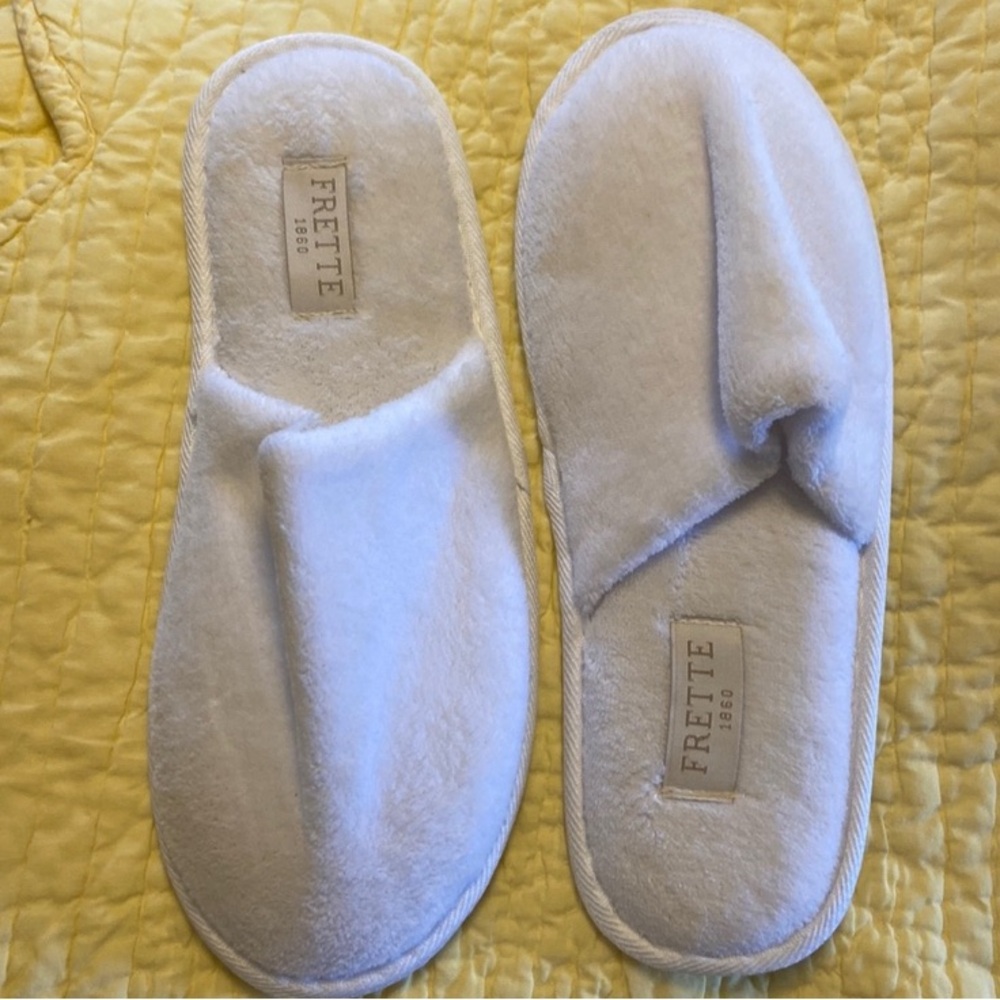 Frette 2 Pair White Plush Slippers - Picture 2 of 6